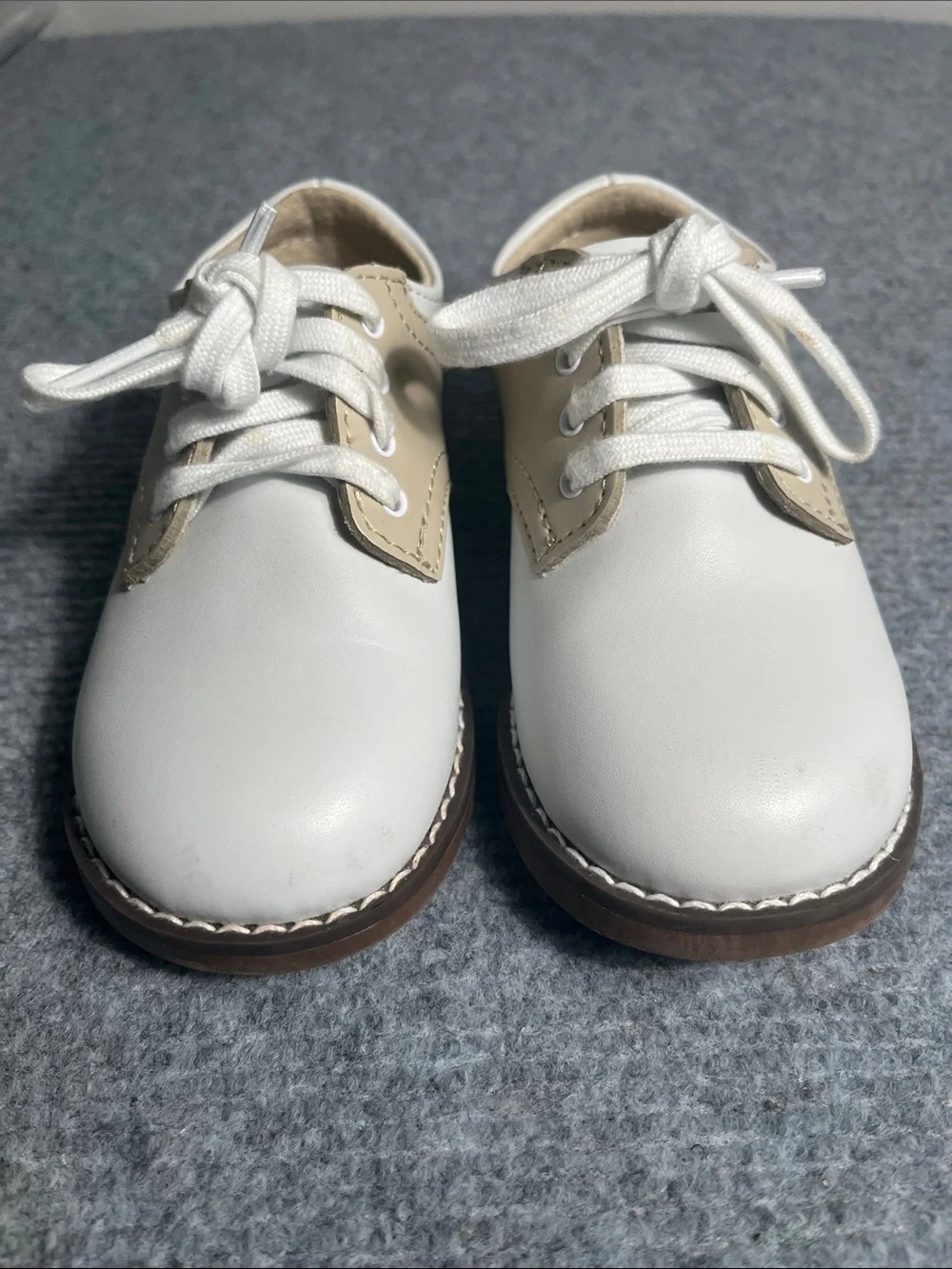 FootMates White and Tan Kids Dress Shoes. Very minor scuff mark on toe bed.